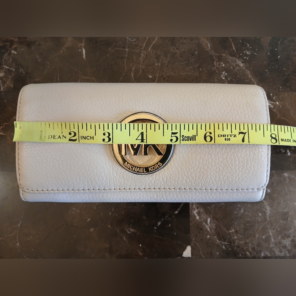 Michael Kors Wallet with Gold Logo - Picture 12 of 16